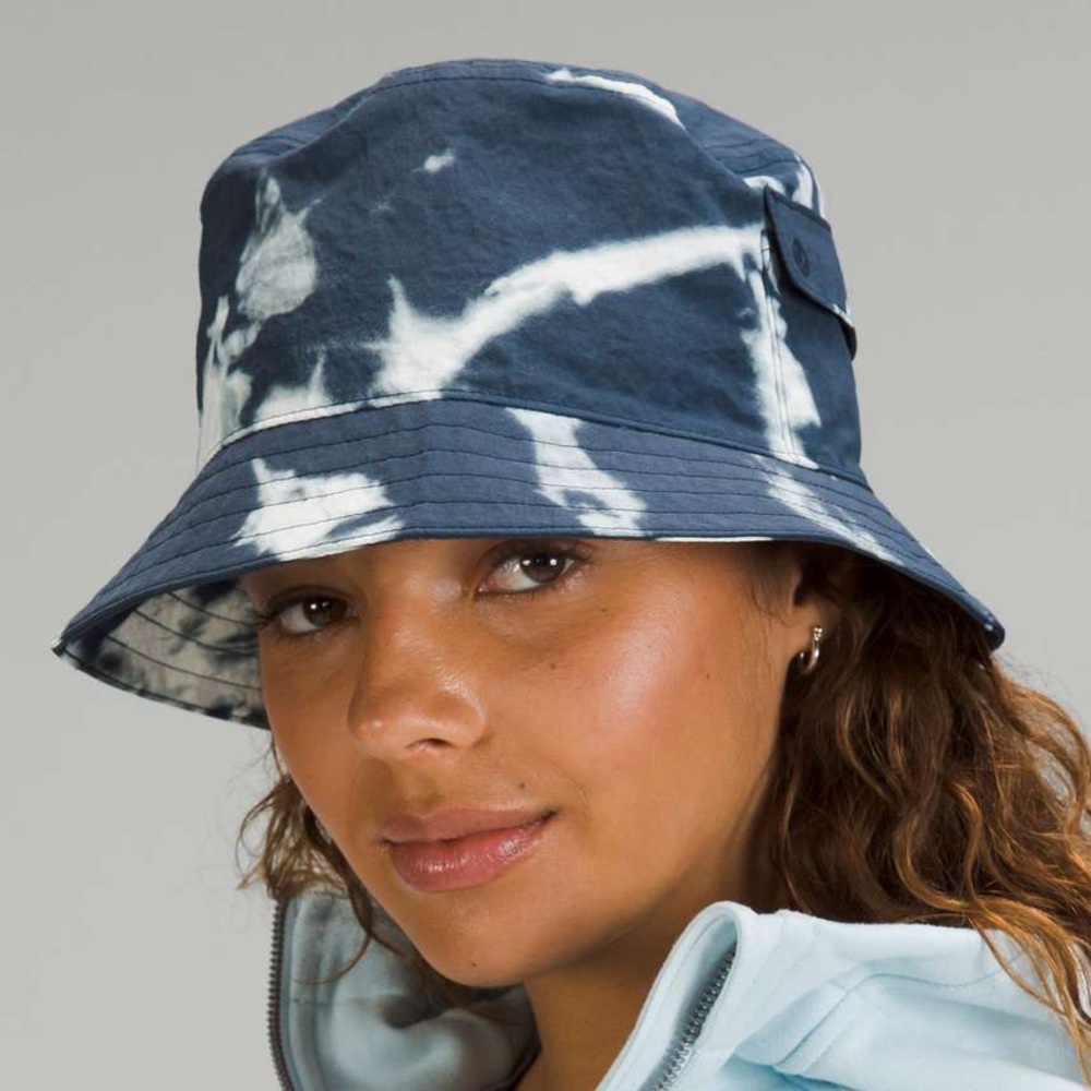 2/$50 Lululemon On My Level Bucket Hat with Pocket Indigo Print Blue Multi S/M